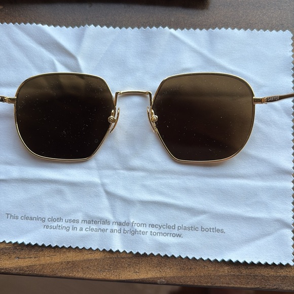 Toms Sawyer Gold Frame Sunglasses, case and cloth. - Picture 5 of 8